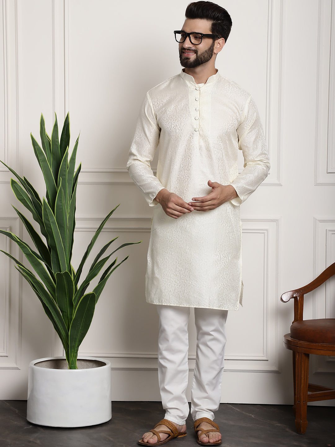 Men's Off-White Jacquard Silk Kurta & Churidaar Pyjama