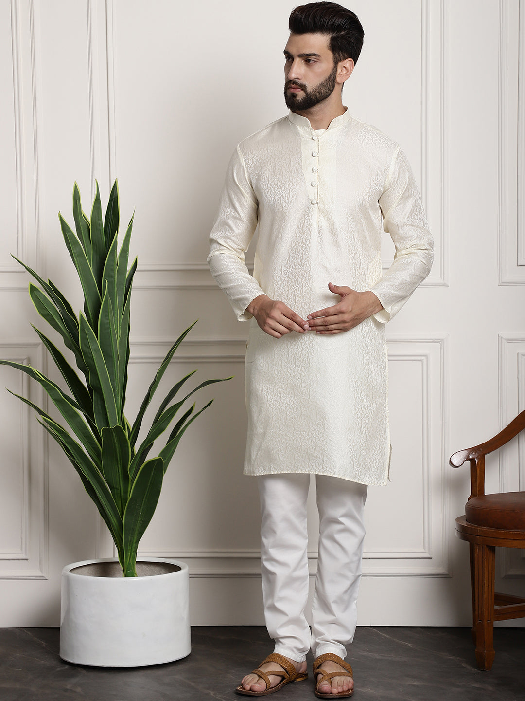 Men's Off-White Jacquard Silk Kurta & Churidaar Pyjama