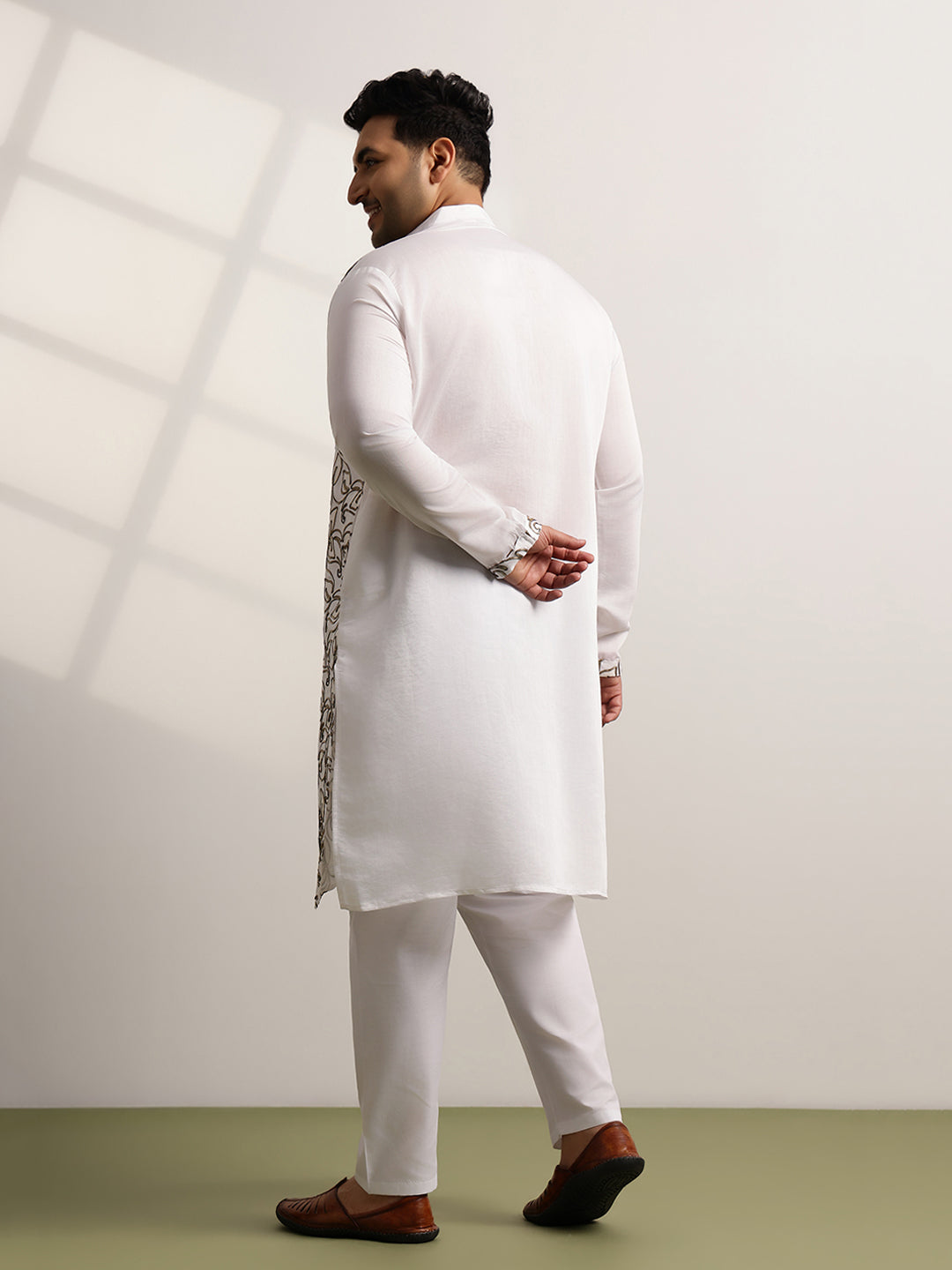 Men's Cotton White Long Kurta With Metallic Thread Embroidery