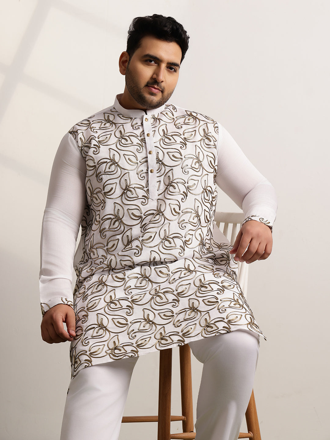 Men's Cotton White Long Kurta With Metallic Thread Embroidery