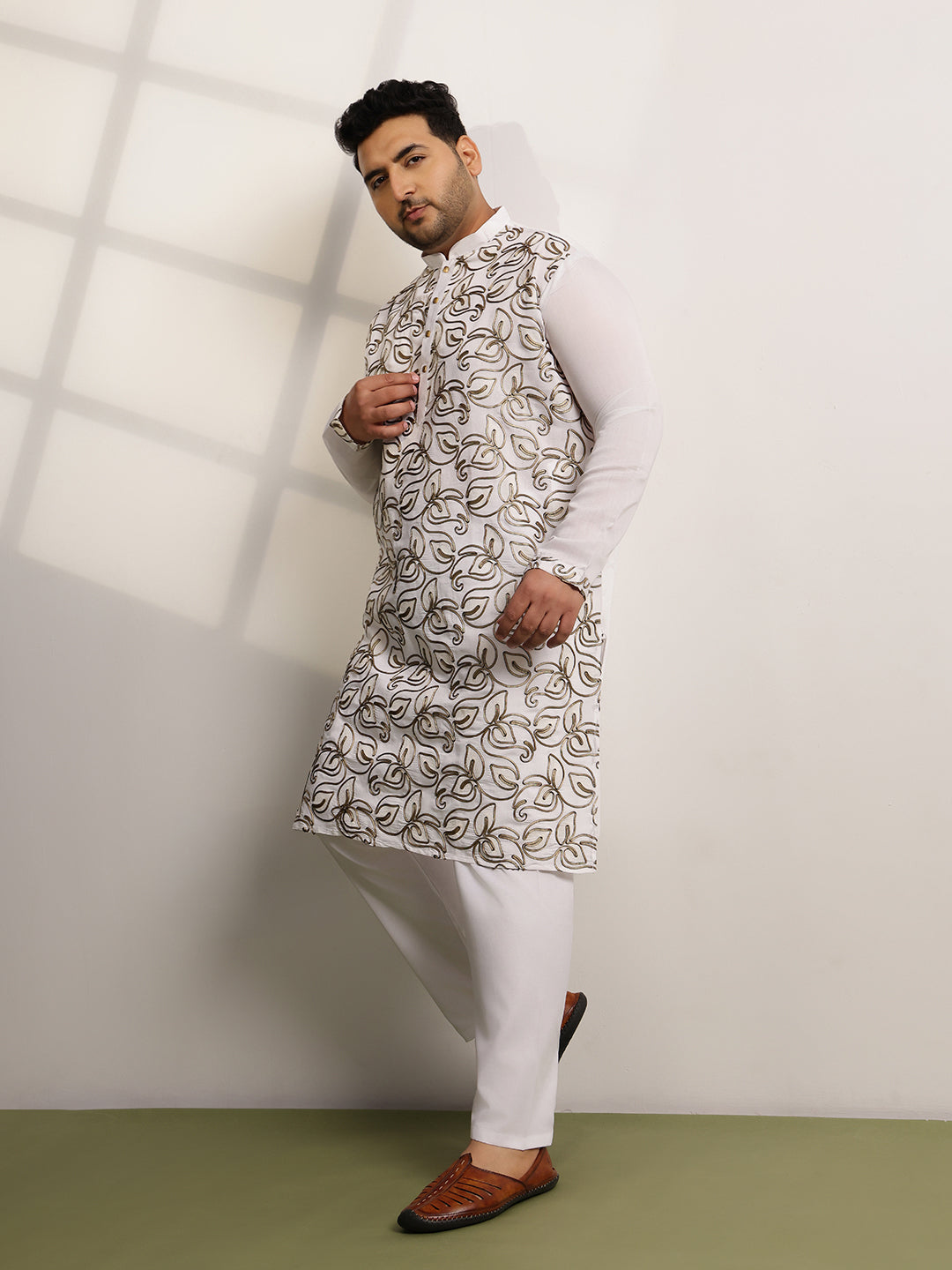Men's Cotton White Long Kurta With Metallic Thread Embroidery