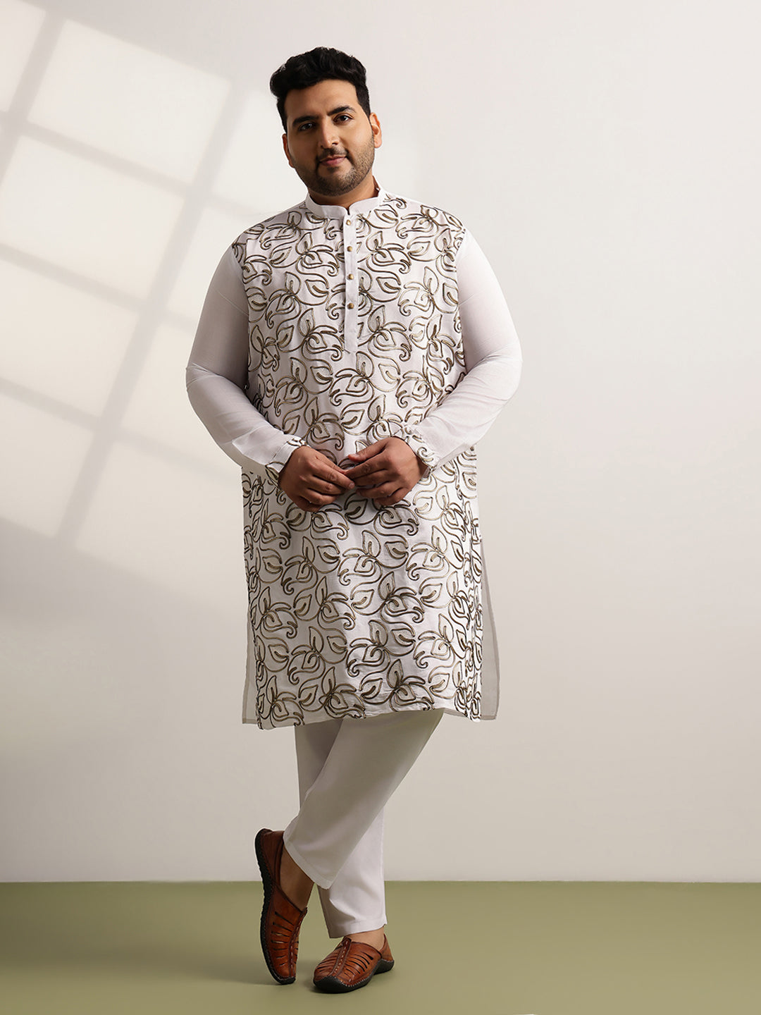Men's Cotton White Long Kurta With Metallic Thread Embroidery