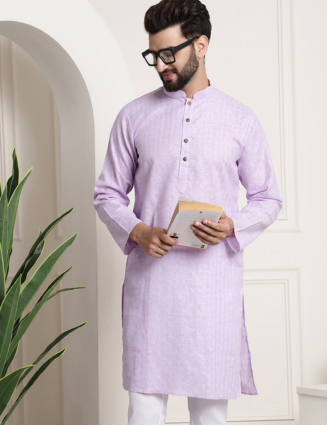 SOJANYA (Dal 1958, Kurta da uomo in puro cotone con ricamo solo SOJANYA (Dal 1958, Kurta da uomo in puro cotone con ricamo solo