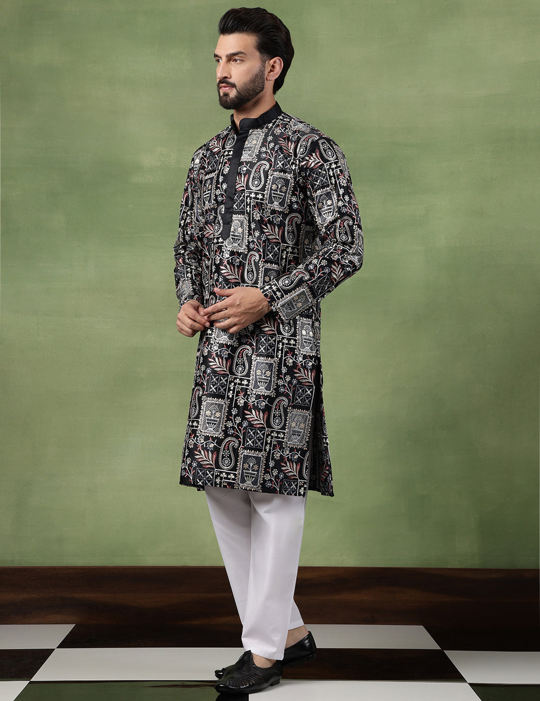 SJR-LK-GamlaEmb-2303-Black-PC041-2.jpg