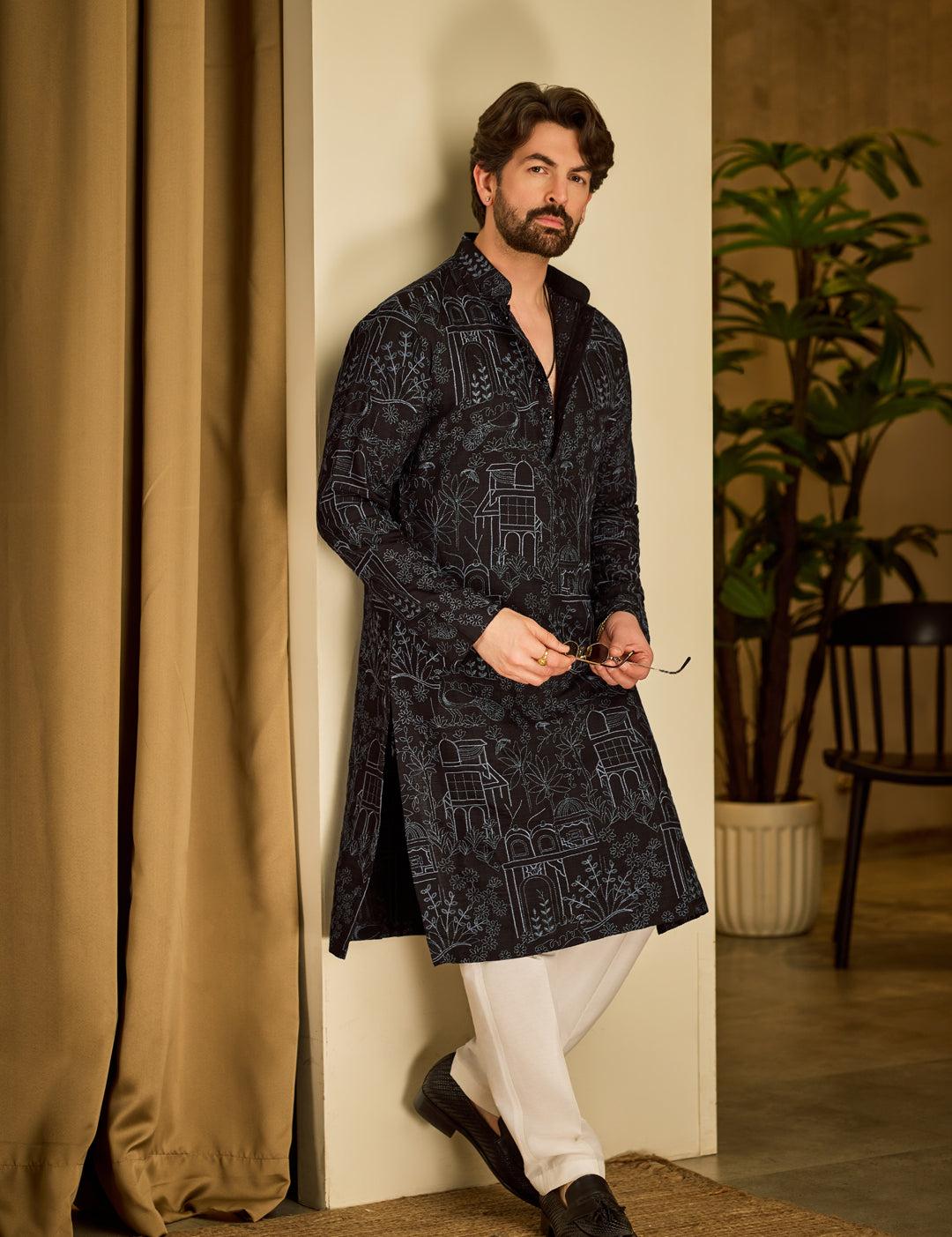 SJR-LK-QilaThread-1494-Black-PC-041-1_81263b3a-0e9b-4d4d-b86c-3d91ca6dd5d5.jpg