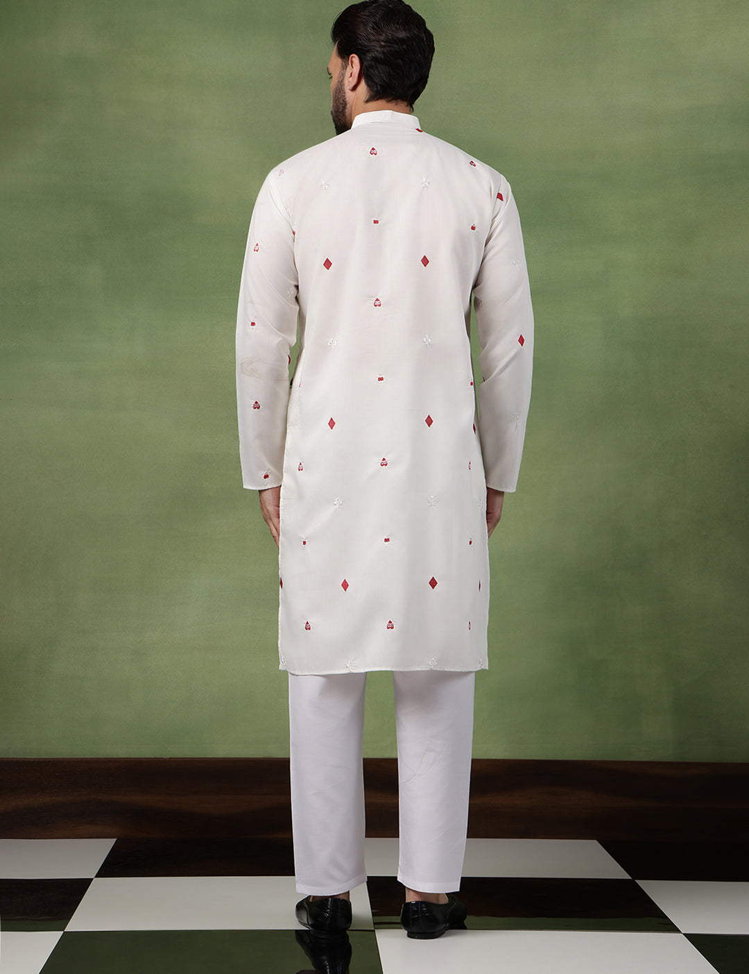 SJR-LK-TaashEmb-2442-Offwhite-PC041-3.jpg