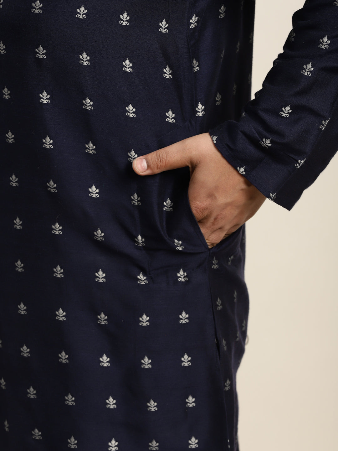 Men's Cotton Blend Navy Blue Self design Kurta & White Pyjama